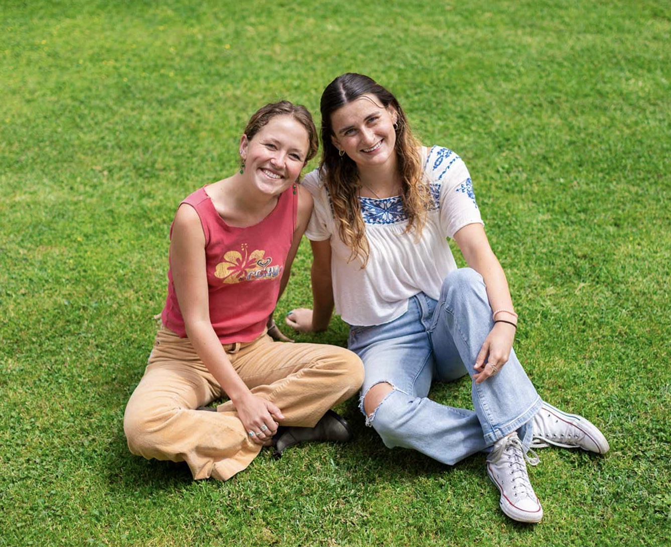 ELI Students Pose on UCSB Lawn